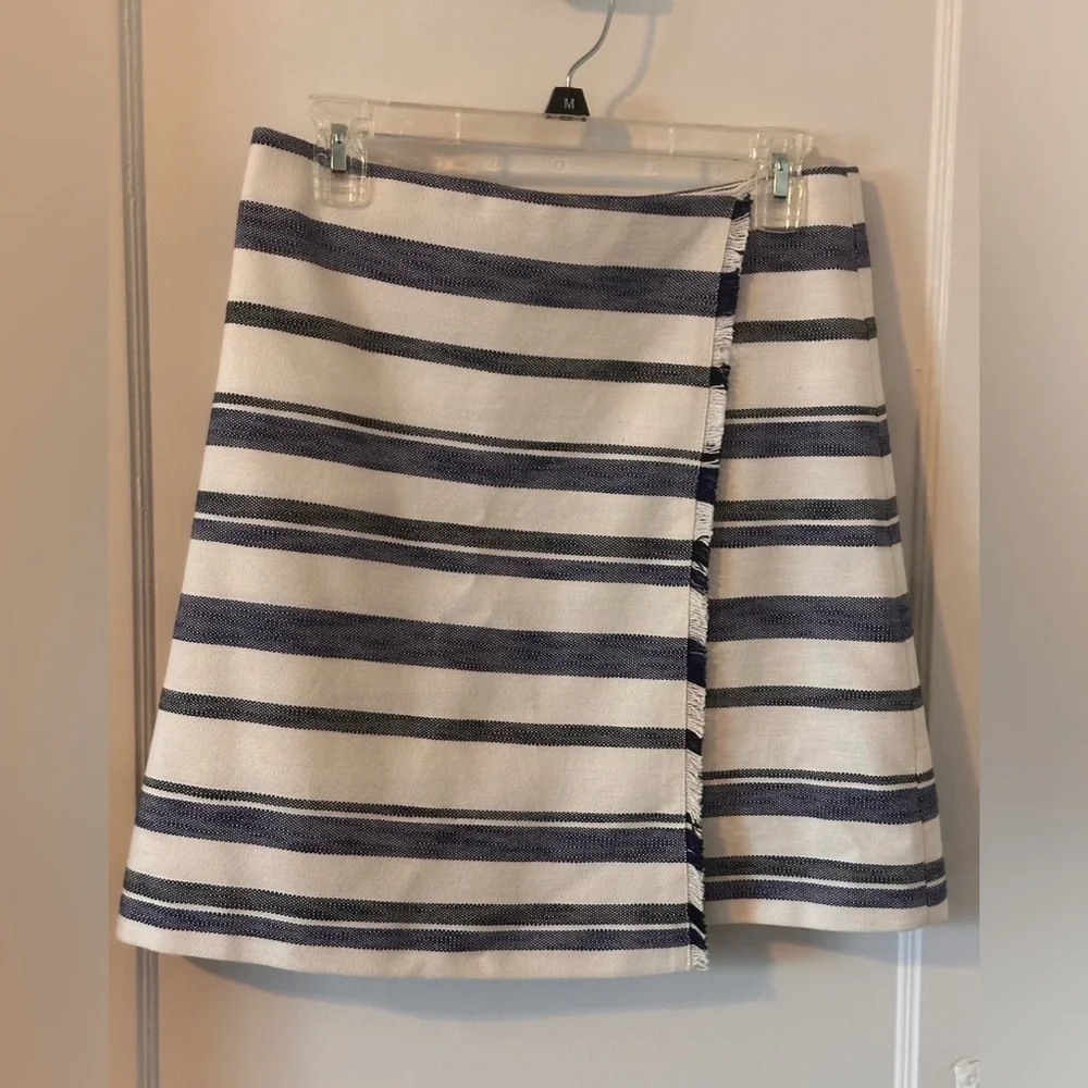 LOFT Size 6 Faux Wrap mini skirt